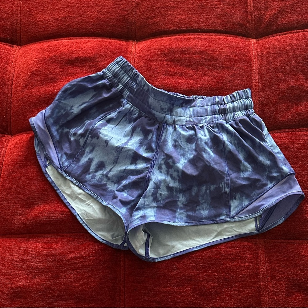 LULULEMON HOTTY HOT TIE DIE SHORTS 2.5”